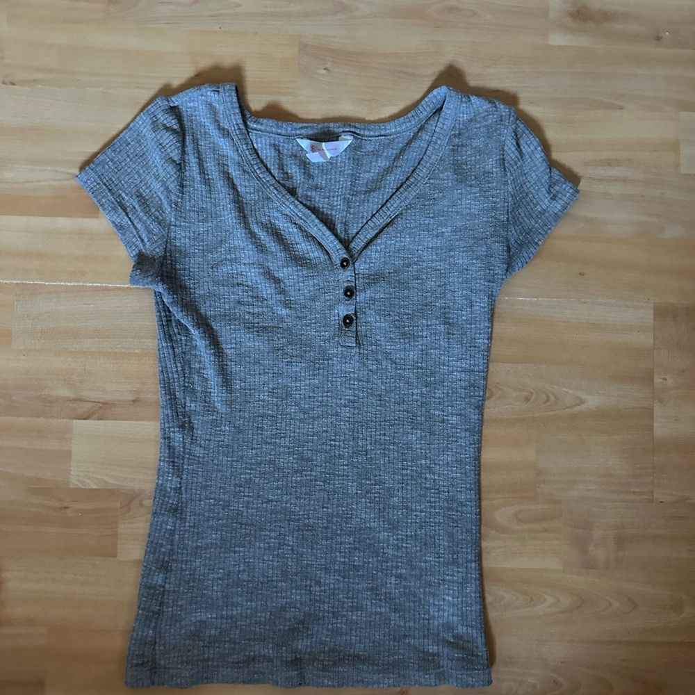 No boundaries small grey tshirt